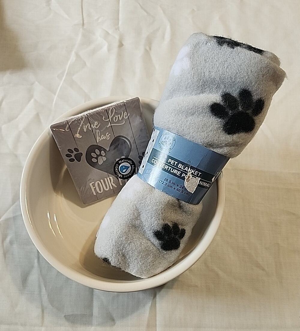 Boots & Barkley Pet Bowl 6 cups/48 oz Blue & White With Blanket & Magnet